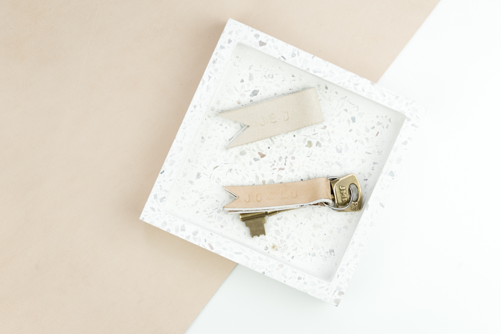 Leder Schlüsselanhänger selber machen- schereleimpapier DIY und Upcycling Blog aus Berlin - kreative Tutorials für Geschenke, Möbel und Deko zum Basteln