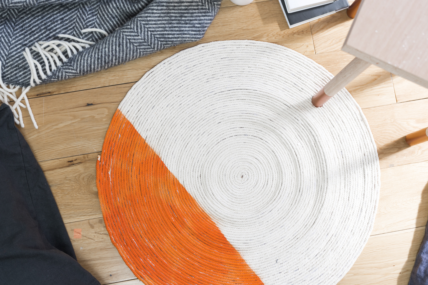 Seil Teppich selber machen schereleimpapier DIY Blog kreative Tutorials für DIY Geschenke, DIY Möbel und DIY Deko zum Basteln