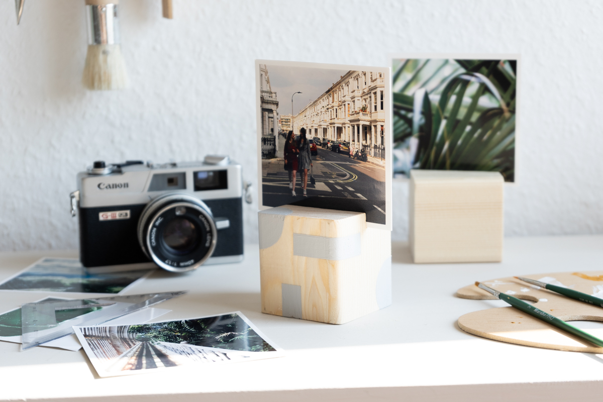 DIY Holz Fotohalter selber machen schereleimpapier DIY und Upcycling Blog aus Berlin - kreative Tutorials für DIY Geschenke, DIY Möbel und DIY Deko zum Basteln