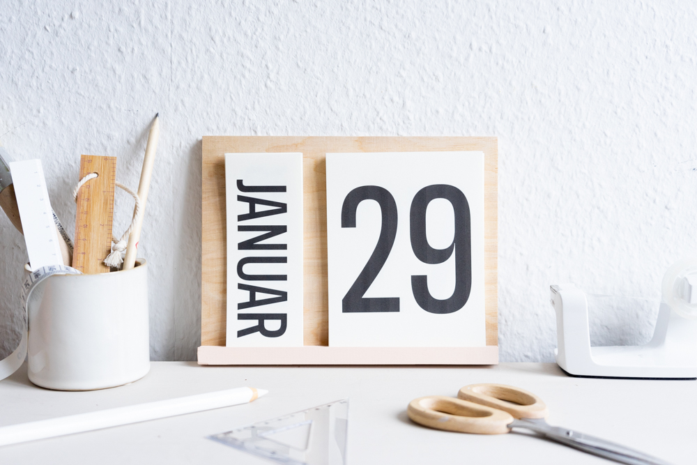 DIY Kalender 2020 zum Ausdrucken für den Tisch schereleimpapier kreative Tutorials für DIY Geschenke, DIY Möbel und DIY Deko zum Basteln